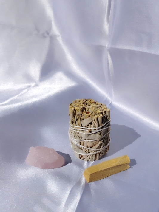 Salvia, palo santo e quarzo rosa